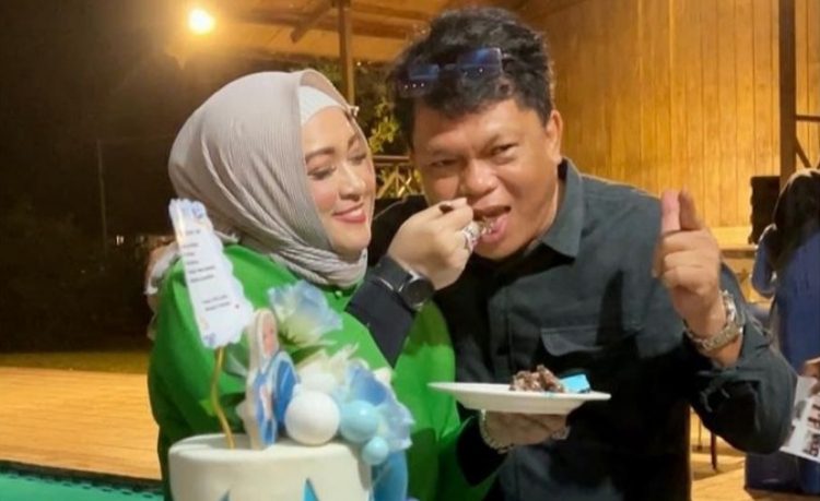Umi Mastikah Gugat Cerai Suami