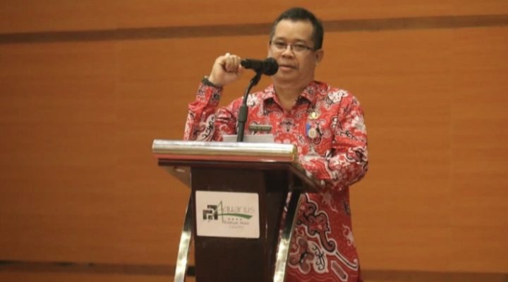 Kepala DPMPTSP Kotim Diana Setiawan saat menyampaikan sambutan.