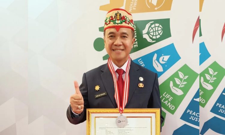 Pejabat Kotim ini Raih Penghargaan Terbaik I dalam Latpimnas II Surabaya