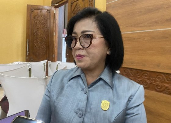 Ketua DPRD Kotim Rinie Anderson saat diwawancarai wartawan.