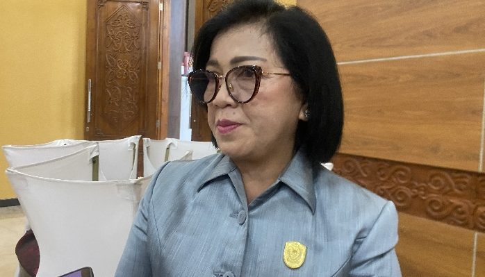 Ketua DPRD Kotim Rinie Anderson saat diwawancarai wartawan.