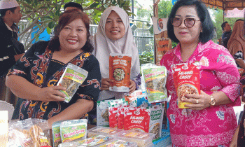 Ketua DPRD Kotim Rinie mengunjungi stand di UMKM Expo Kemenkeu, Kamis, 15 Juni 2023.