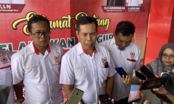 Ketua KONI Kotim Ahyar Umar di dampingi jajaran saat diwawancarai sejumlah wartawan beberapa waktu lalu.