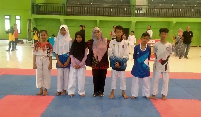 Para peraih juara karate O2SN tingkat Kabupaten Kotim pada 29 31 Mei 2023