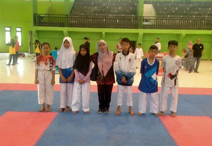Siswi SDN 4 Baamang Hilir Juara I Karate Puteri O2SN Tingkat Kabupaten Kotim