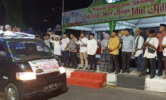 Pelepasan kendaraan pawai takbir keliling 1444 H Pemkab Kotim di depan Rujab Bupati Kotim, Jalan A. Yani, Rabu, 28 Juni 2023.