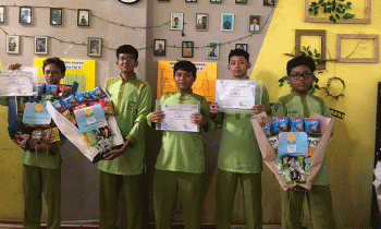 Pembagian hadiah dan piagam para juara class meeting di SMP IT Arafah Sampit. Class meeting biasa digelar sebelum pembagian rapor.