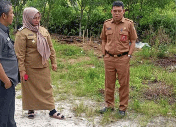 Pengecekan lokasi rencana pembangunan sekolah dasar di sekitar Perumahan Pendawa, Jalan Jendral Sudirman, Sampit, beberapa waktu lalu.