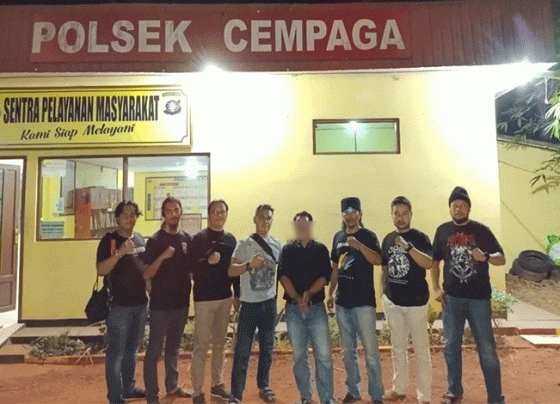 Personel Polres Seruyan saat mengamankan pelaku di Polsek Cempaga dan selanjutnya dibawa ke Polres Seruyan.
