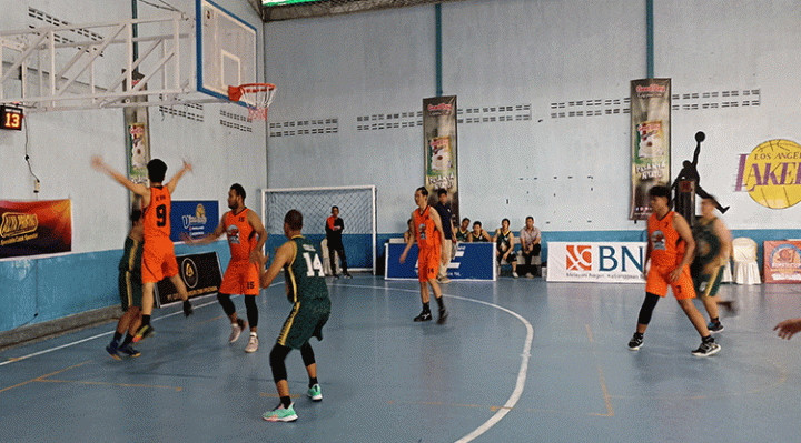 Pertandingan Bupati Basketball Cup di GOR Indoor Lodan 10 Arena, Senin, 12 Juni 2023.