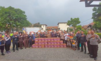 Peserta Didik Sespimmen 63 Pokjar 9 di Kota Cimahi bersiap akan melaksanakan bakti sosial.