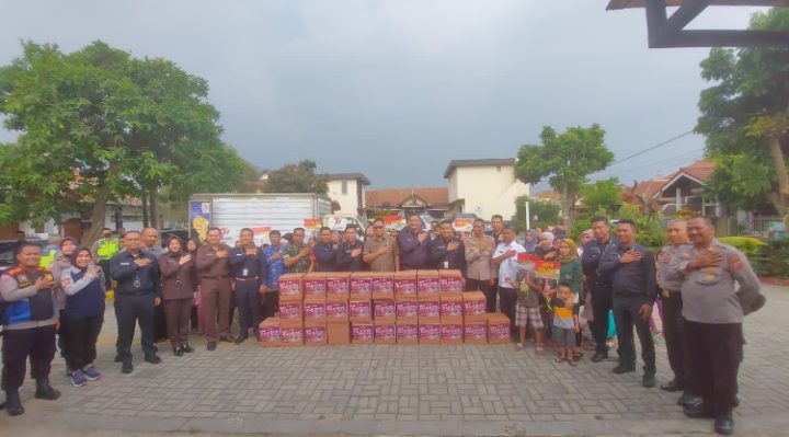 Peserta Didik Sespimmen 63 Pokjar 9 di Kota Cimahi bersiap akan melaksanakan bakti sosial.