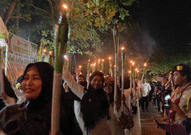 1.000 Peserta Ramaikan Pawai Obor Kecamatan Baamang