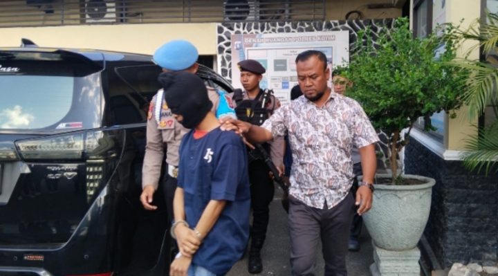 Petugas Polres Kotim mengamankan tersangka tindak pidana perdagangan orang.