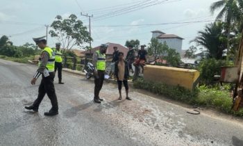 Petugas Satlantas Polres Kotim saat olah TKP kecelakaan di Kotim, belum lama ini.