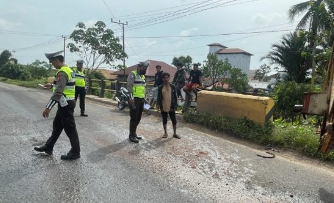 Petugas Satlantas Polres Kotim saat olah TKP kecelakaan di Kotim, belum lama ini.