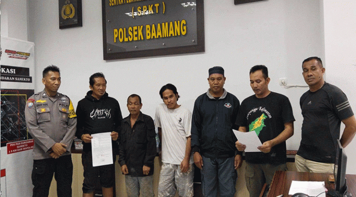 Pihak yang terlibat pertikaian saat melakukan perdamaian bertempat di Polsek Baamang, Jumat, 23 Juni 2023.