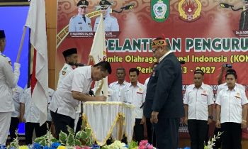 Plt Ketua KONI Kalteng Cristian Sancho saat melantik Pengurus KONI Kotim Periode 2023 2027, Senin, 12 Juni 2023.