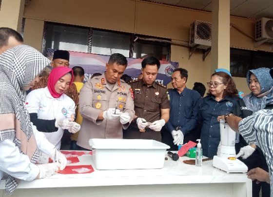 Polres Kotim saat memusnahkan barang bukti tindak kejahatan narkoba, Rabu, 7 Juni 2023.