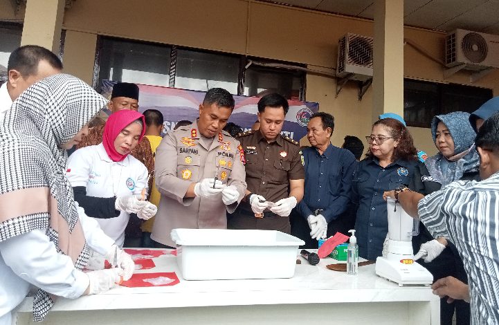 Polres Kotim Musnahkan Sabu dan Zenith Senilai Ratusan Juta
