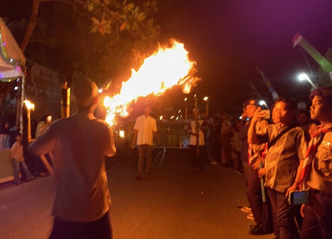 Pawai Obor Baamang Ditonton Ribuan Masyarakat