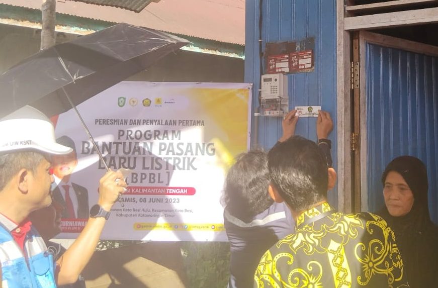 Ribuan Warga Kalimantan Tengah Disambungkan Listrik PLN Gratis