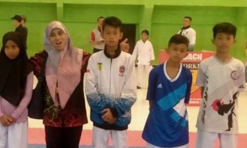 Sesi foto bersama siswa peraih juara Karate Putera O2SN tingkat Kabupaten Kotim pada 29 31 Mei 2023.