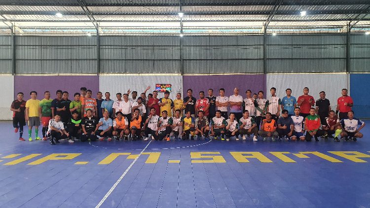 Agar Saling Kenal, Wali Murid dan Guru YP Asiah Sampit Tanding Futsal