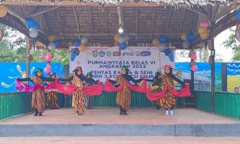 Siswa SDN 3 Kota Besi Hilir menampilkan tarian daerah pada gelaran Pentas Seni, Kamis, 15 Juni 2023.