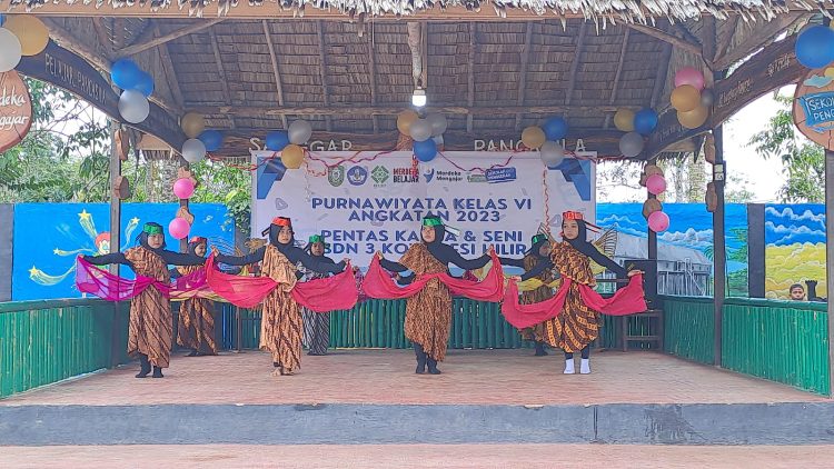 SDN 3 Kota Besi Hilir Ajarkan Siswanya Berkreasi lewat Pentas Karya dan Seni