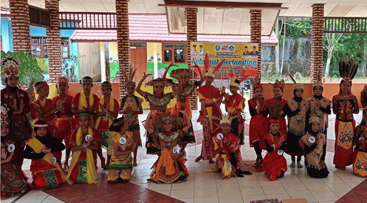 Siswa para peserta seni tari kreasi FLS2N Tingkat Kabupaten Kotim pada 29 31 Mei 2023.