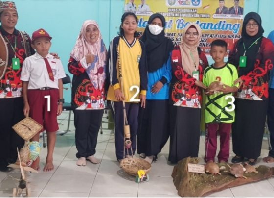 Siswa yang meraih juara I,II, dan III kriya anyam FLS2N Tingkat Kabupaten Kotim pada 29 31 Mei 2023.