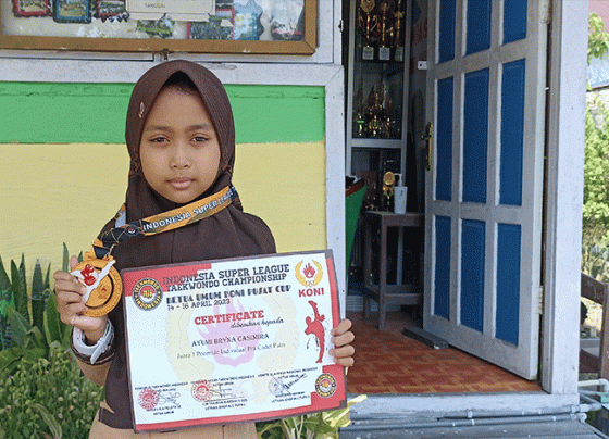 Siswi SDN 1 Baamang Tengah, Ayumi Bryna Casimiro meraih juara 1 taekwondo tingkat nasional, Sabtu, 24 Juni 2023.