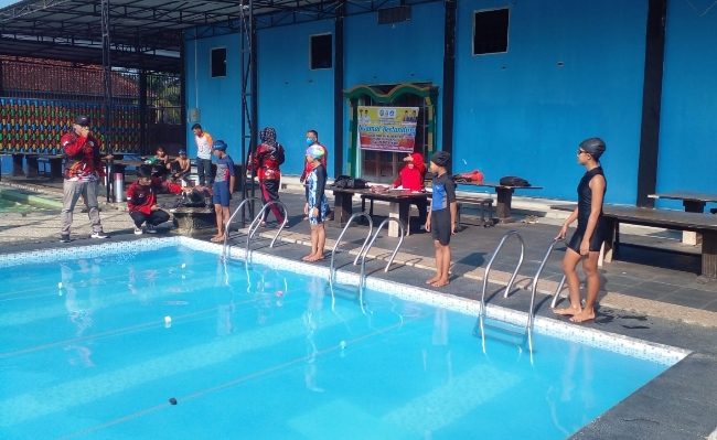 Siswi peserta cabor renang puteri O2SN SDMI tingkat Kabupaten Kotim pada 29 31 Mei 2023.