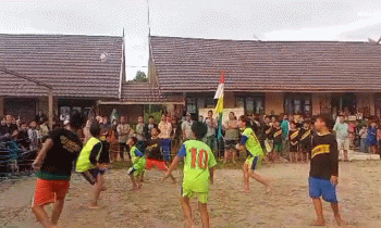 Suasana pertandingan final turnamen tingkat SD MI di SMPN 2 Teluk Sampit, Senin, 19 Juni 2023.