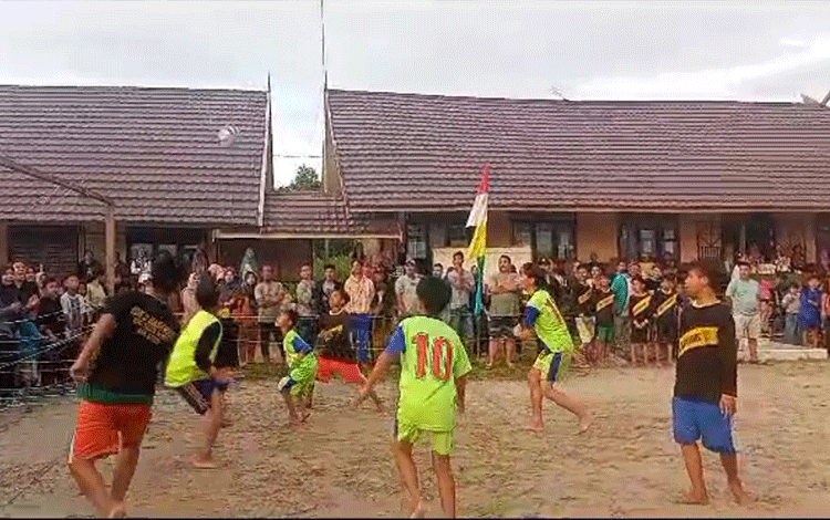 Begini Keseruan Final Turnamen Mini Soccer Tingkat SD/MI di SMPN 2 Teluk Sampit
