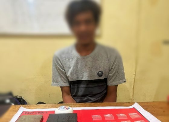 Tersangka beserta barang bukti diamankan di Mapolresta Palangka Raya.