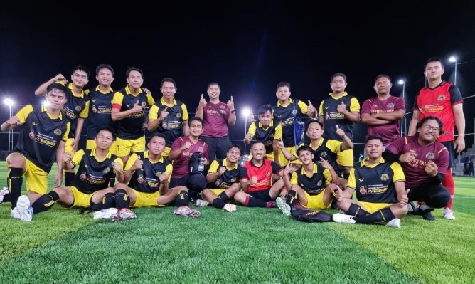 Tim Kotim FC berfoto bersama usai melaju ke semifinal Kapolda Kalteng Cup II, Selasa, 20 Juni 2023 malam.