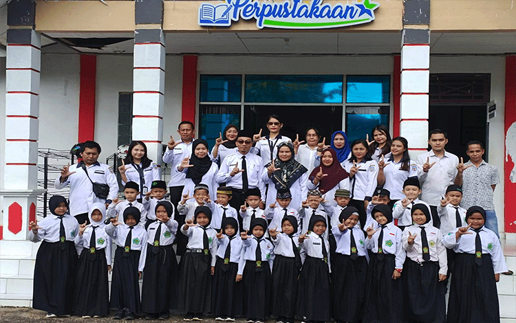 Kunjungan Wisata Belajar ke Dispursip Mura, Murid SD Al-Ikhkas Tampilkan Tarian