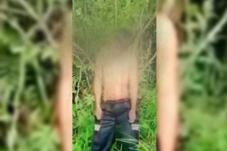 Pria Telanjang Dada Bunuh Diri di Bagendang