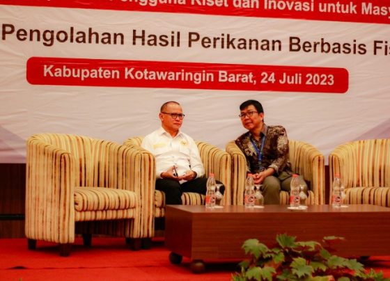 Anggota Komisi VII DPR RI Mukhtarudin dan BRIN saat pelatihan pengolahan hasil perikanan nernasis fish jelly di Kobar Kalteng, Senin 24 Juli 2023.