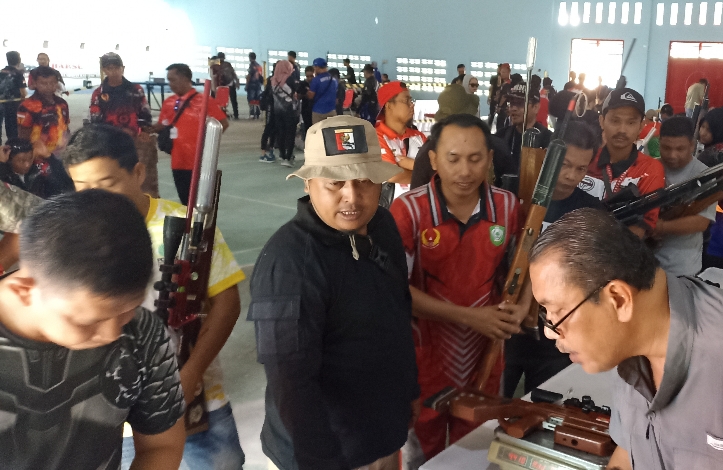 Atlet Cabor Menembak Porprov Kalteng 2023 Cek Senapan