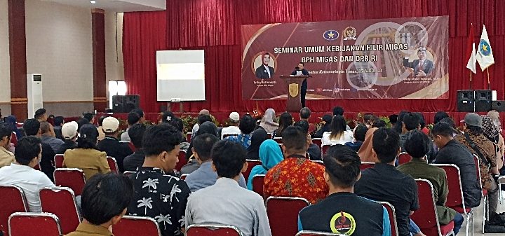 Bupati Kotim Halikinnor memberikan sambutan pada seminar hilir migas bersama BPH Migas dan DPR RI, Selasa, 25 Juli 2023.