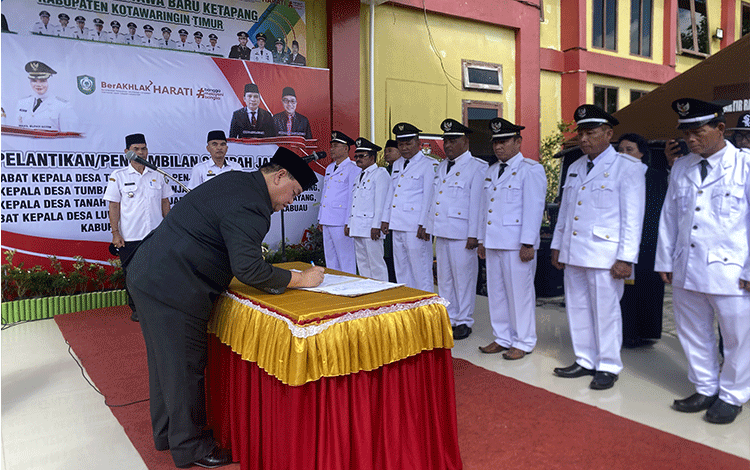 Camat Diinstruksikan Segera Lakukan Terima Pejabat Kades