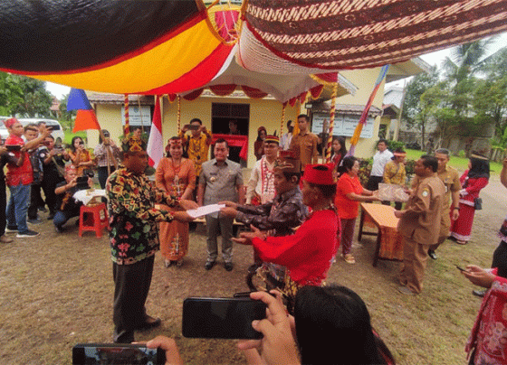 Bupati Kotim Halikinnor menghadiri kegiatan Hangkat Hambai Perdamaian di Balai Basarah, Sampit, Senin, 3 Juli 2023.