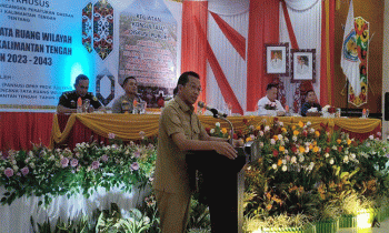 Bupati Murung Raya (Mura) Perdie M. Yoseph saat menyampaikan sambutan pada kegiatan pembahasan Raperda tentang RTRW Provinsi Kalimantan Tengah 2023 2043, di GPU Tira Tangka Balang, Selasa 6 Juni 2023.