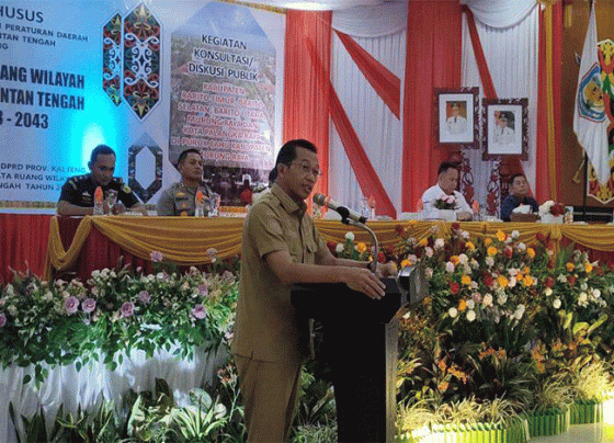 Bupati Murung Raya (Mura) Perdie M. Yoseph saat menyampaikan sambutan pada kegiatan pembahasan Raperda tentang RTRW Provinsi Kalimantan Tengah 2023 2043, di GPU Tira Tangka Balang, Selasa 6 Juni 2023.