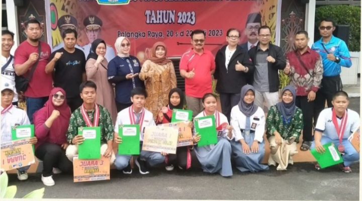 Foto bersama siswa siswi perwakilan Kotim yang meraih medali pada O2SN tingkat Provinsi Kalteng, Minggu 23 Juli 2023.