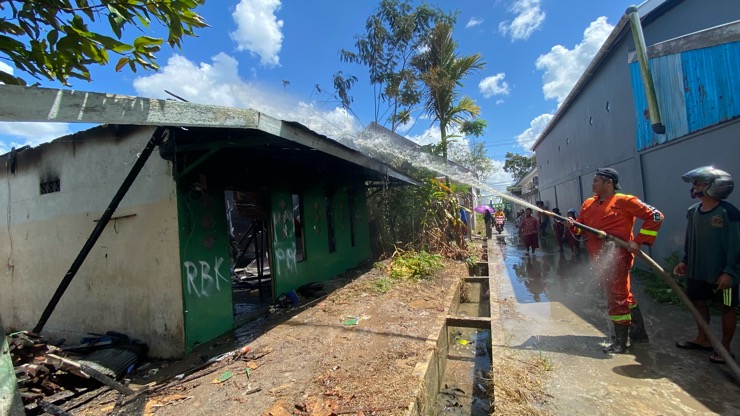 Warga Panik, Rumah Dekat Pertamina Sampit Terbakar