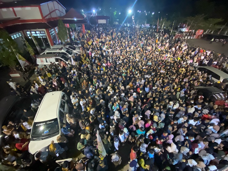 Lautan Masyarakat Antusias Mengikuti Upacara Pembukaan Porprov Kalteng ke 12 di Stadion 29 Sampit